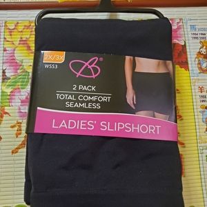 Ladies slipshort